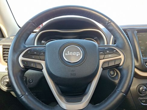 Used 2018 Jeep Cherokee Limited image 21