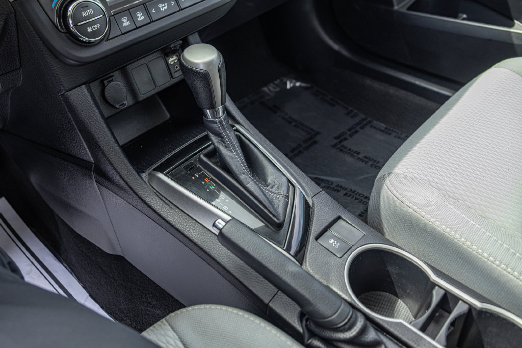 Used 2015 Toyota Corolla LE FWD image 20