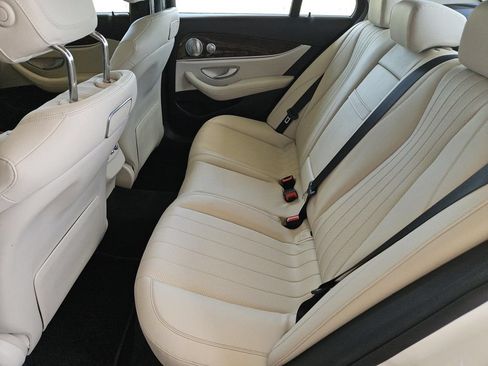 Used 2019 Mercedes-Benz E 300 4MATIC image 32