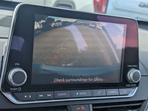 Used 2024 Nissan Altima 2.5 SV FWD image 14