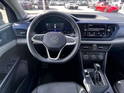 Certified 2022 Volkswagen Taos SE image 19