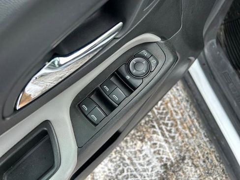 Used 2024 Chevrolet Equinox LT image 12