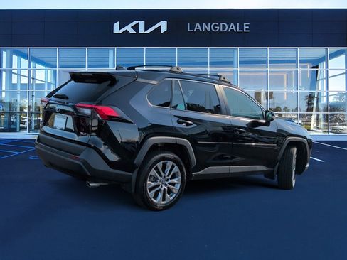 Used 2023 Toyota RAV4 XLE Premium image 4