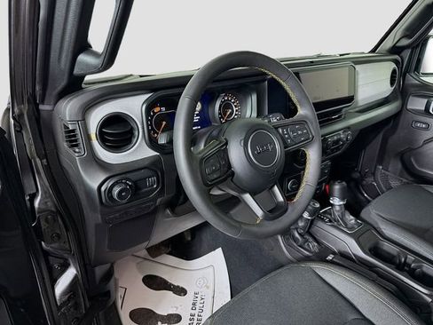 Used 2024 Jeep Wrangler Willys image 9