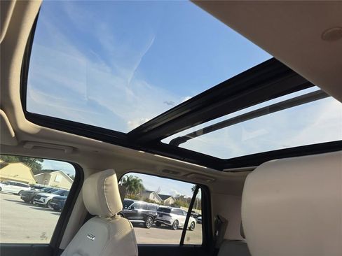 Used 2020 Ford Expedition Platinum image 25