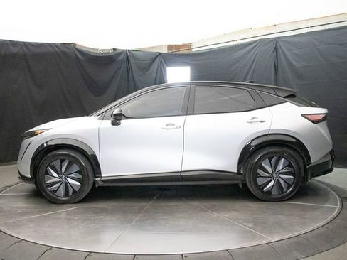 Used 2023 Nissan Ariya AWD image 9