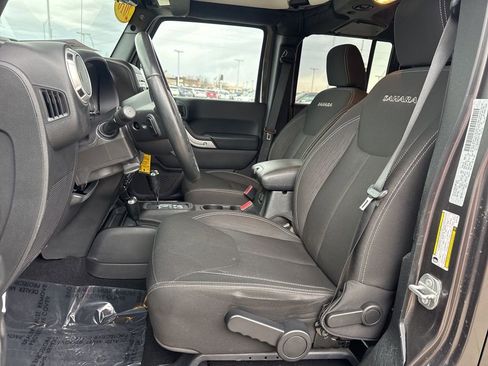 Used 2016 Jeep Wrangler Unlimited Sahara w/ Connectivity Group image 4