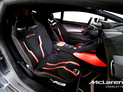 Used 2022 Lamborghini Huracan STO RWD image 17