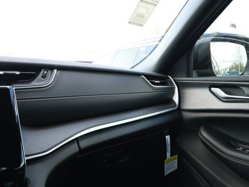 New 2025 Jeep Grand Cherokee Laredo X RWD image 27