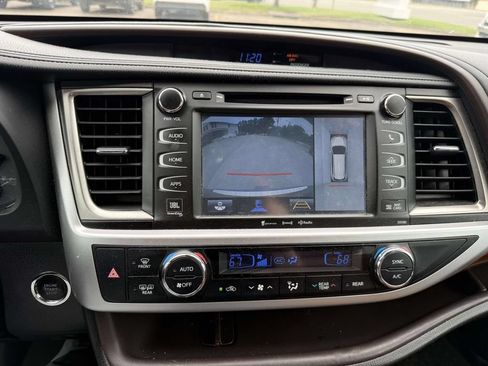 Used 2018 Toyota Highlander Limited Platinum AWD/4WD image 16