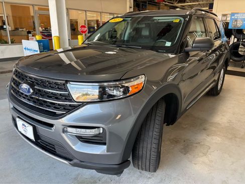Certified 2023 Ford Explorer XLT w/ Equipment Group 202A AWD/4WD image 5