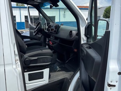 Used 2022 Mercedes-Benz Sprinter 2500 image 10