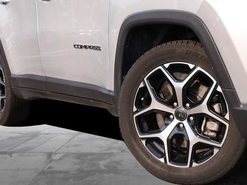 Used 2025 Jeep Compass Limited AWD/4WD image 3