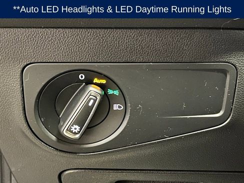 Used 2022 Volkswagen Tiguan SE w/ Panoramic Sunroof Package image 16