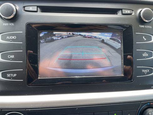 Used 2019 Toyota Highlander LE AWD/4WD image 20