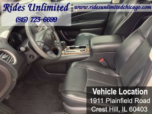 Used 2017 Nissan Pathfinder Platinum w/ Family Entertainment Package AWD/4WD image 11