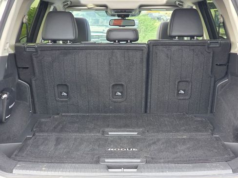 Used 2025 Nissan Rogue SL w/ Tech Package image 38