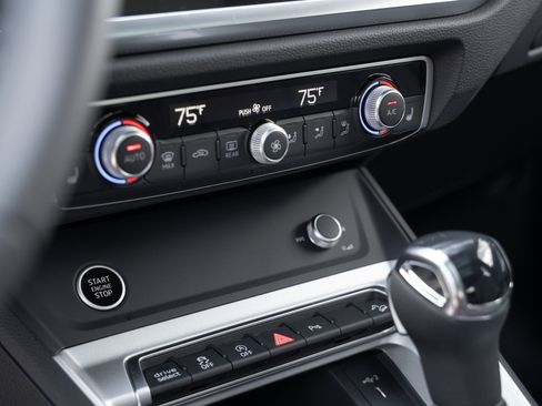 New 2025 Audi Q3 2.0T Premium image 14