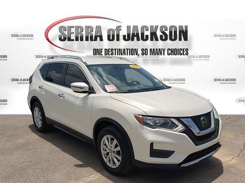 Used 2020 Nissan Rogue SV FWD image 2