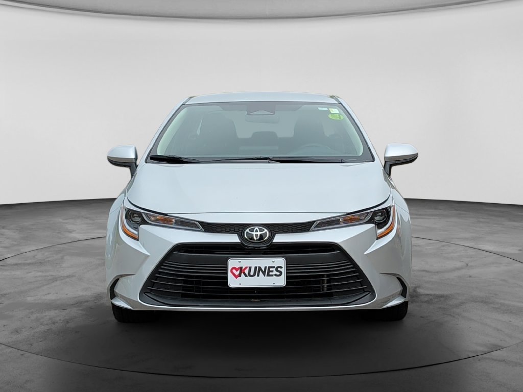 Used 2025 Toyota Corolla LE FWD image 2