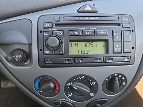 Used 2002 Ford Focus ZX3 Hatchback image 16