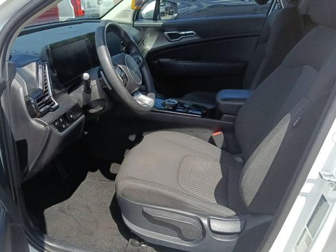 Used 2023 Kia Sportage LX AWD/4WD image 5