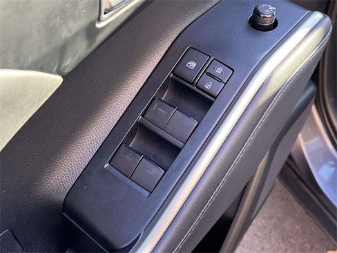 Used 2022 Toyota Highlander XSE image 17