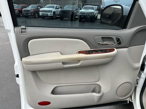 Used 2009 GMC Sierra 1500 SLT w/ Suspension Package, Off-Road image 10