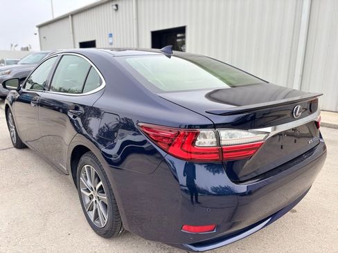 Used 2017 Lexus ES 300h image 3