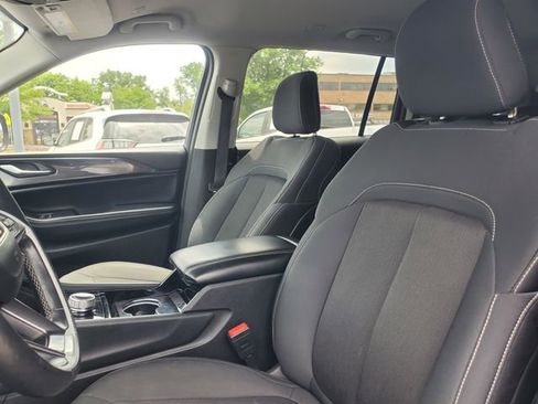Used 2021 Jeep Grand Cherokee L Laredo w/ Luxury Tech Group I AWD/4WD image 8
