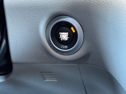 Used 2020 Chrysler Pacifica Touring-L w/ Tire & Wheel Group image 22