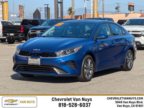 Used 2023 Kia Forte LXS image 1