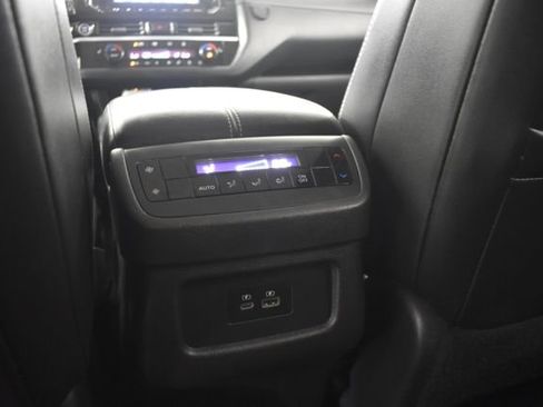 Used 2022 Nissan Pathfinder SL w/ SL Black Package AWD/4WD image 33
