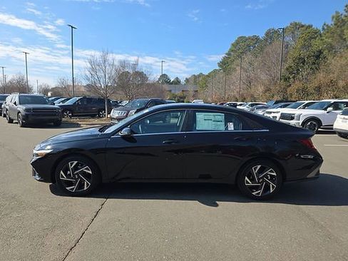 New 2026 Hyundai Elantra Limited image 19