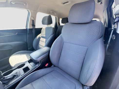 Used 2017 Kia Sorento AWD image 19