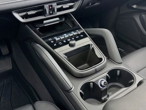 Used 2024 Porsche Cayenne image 5