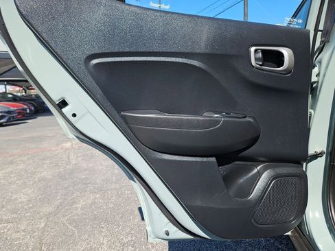 Used 2025 Hyundai Venue SEL FWD image 18