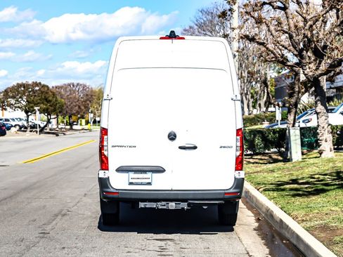 Used 2024 Mercedes-Benz Sprinter 2500 image 5