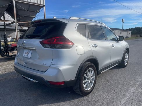 Used 2018 Nissan Rogue SV image 5