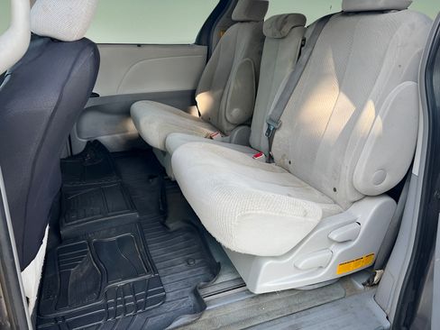 Used 2013 Toyota Sienna LE w/ Towing Pkg FWD image 10