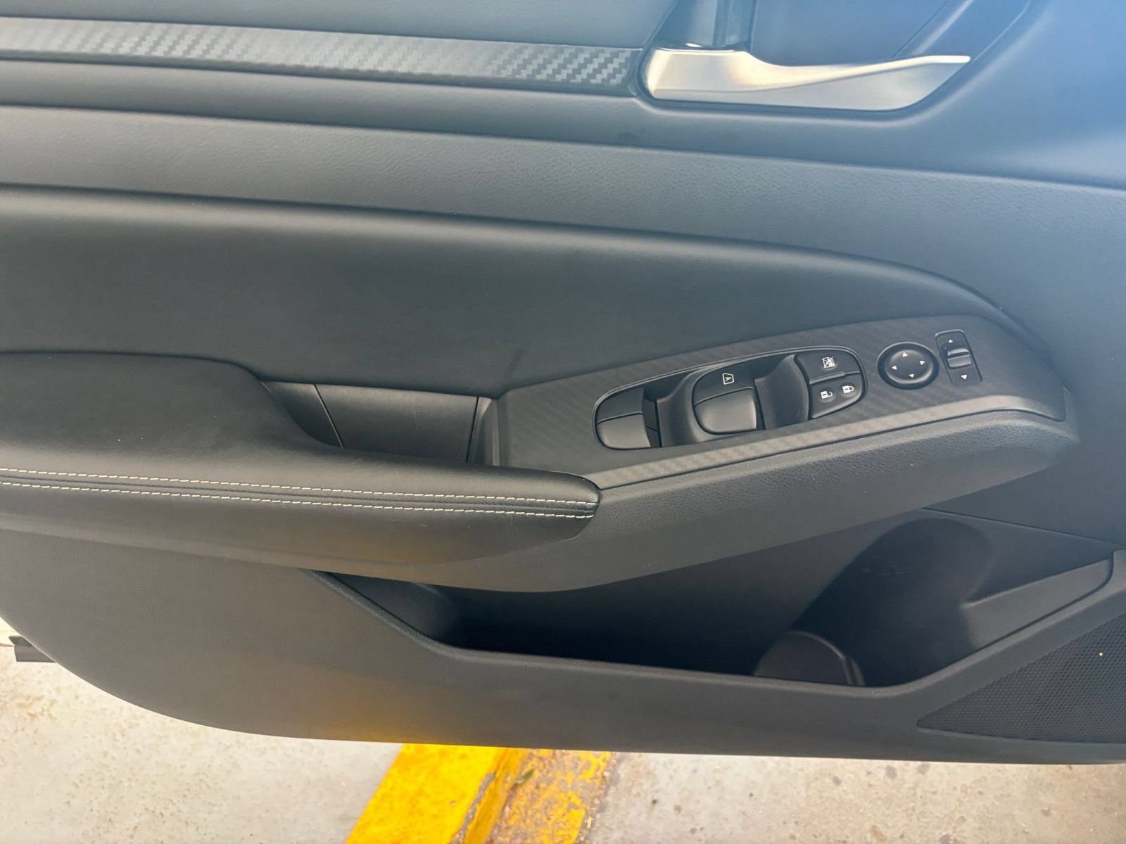 Used 2025 Nissan Altima 2.5 SV FWD image 19