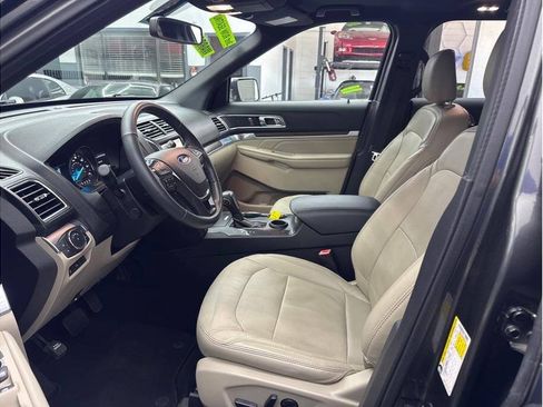 Used 2019 Ford Explorer Limited w/ Class III Trailer Tow Package FWD image 8