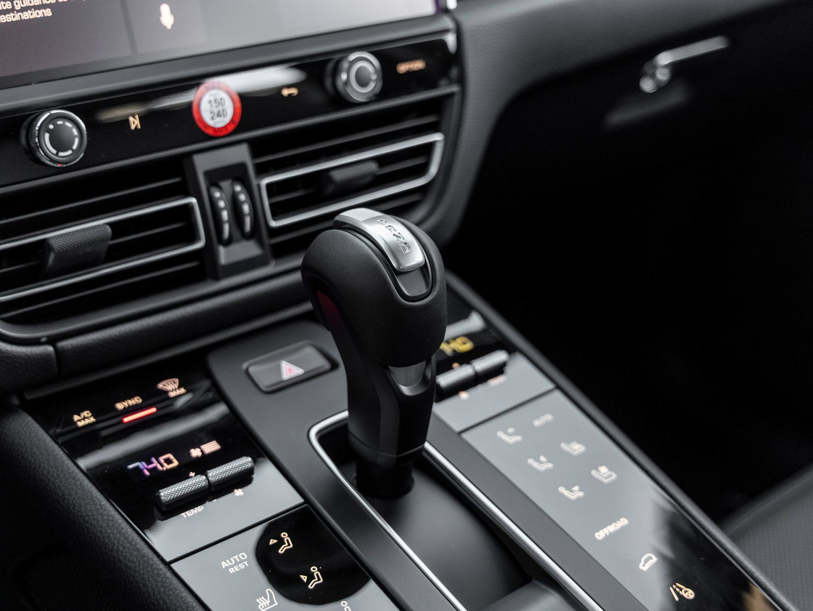 Certified 2026 Porsche Macan AWD/4WD image 30