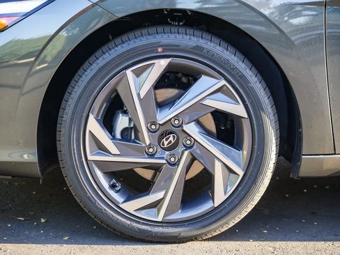 New 2026 Hyundai Elantra Limited FWD image 8