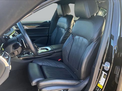 Used 2020 BMW 750i xDrive w/ Executive Package AWD/4WD image 7
