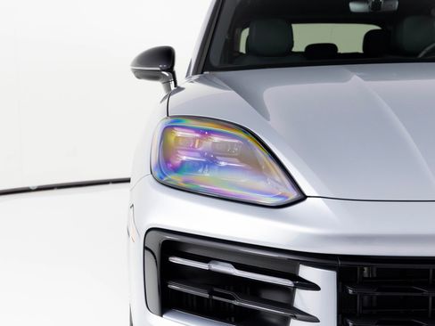 Used 2024 Porsche Cayenne image 65
