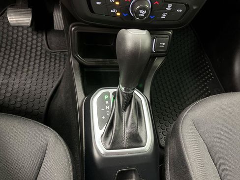 Used 2020 Jeep Renegade Latitude w/ Cold Weather Group FWD image 23