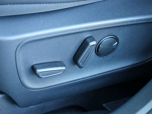 New 2025 Ford Escape SE image 18