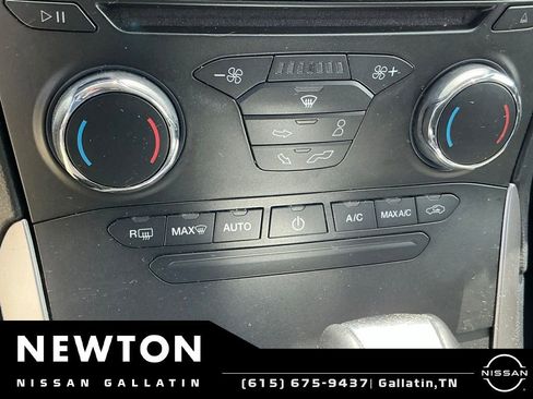 Used 2017 Ford Edge SEL w/ Class II Trailer Tow Package FWD image 16