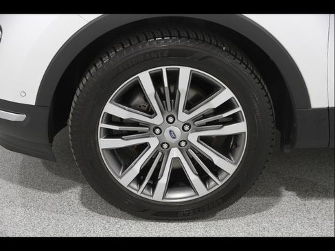 Used 2018 Ford Explorer Platinum AWD/4WD image 25